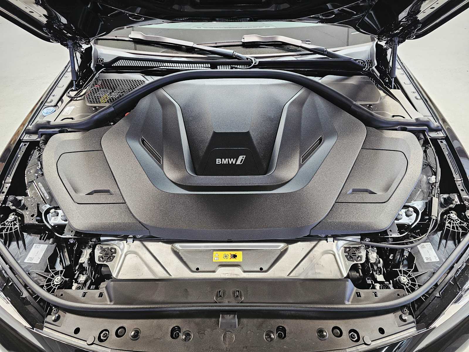 Thumbnail: 2025 BMW i4 - 9