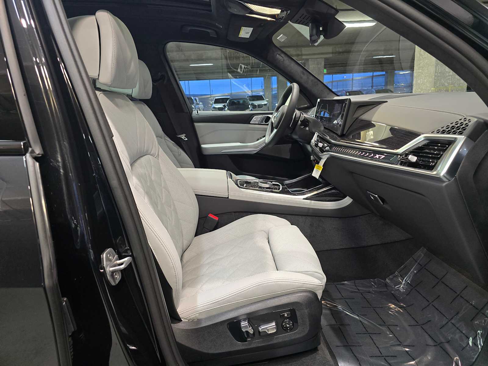 Thumbnail: 2026 BMW X7 - 34