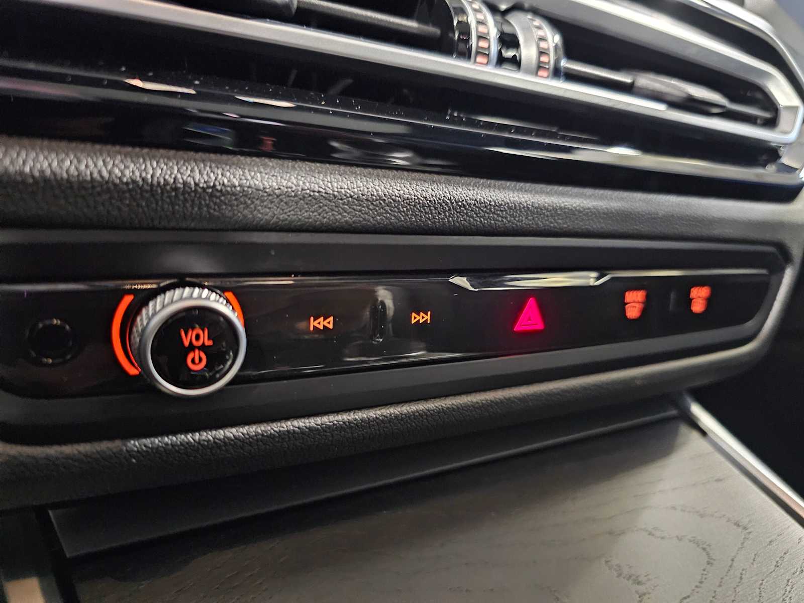 Thumbnail: 2023 BMW i4 - 17