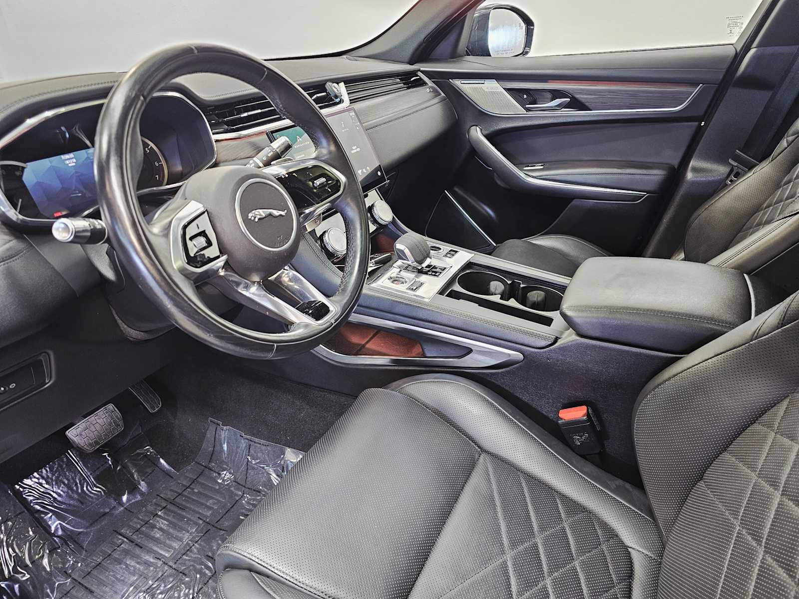 Thumbnail: 2022 Jaguar F-Pace - 2