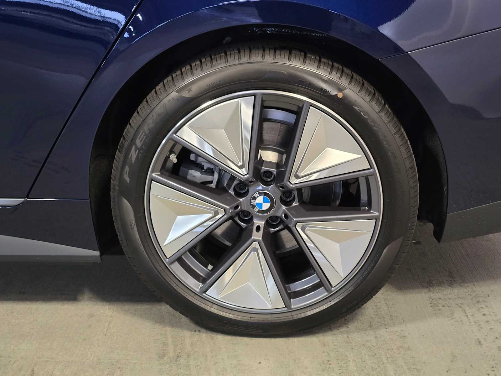 Thumbnail: 2025 BMW i4 - 8