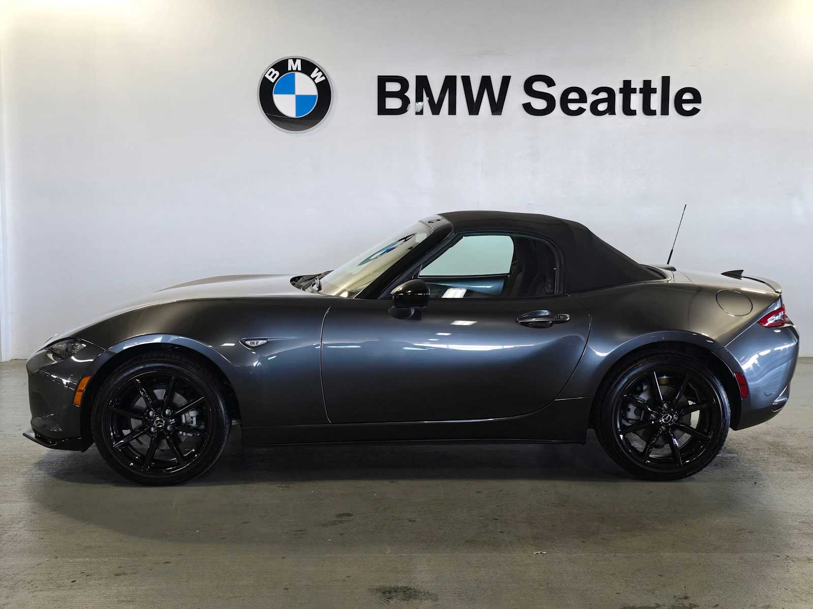 Thumbnail: 2022 Mazda MX-5 Miata - 3