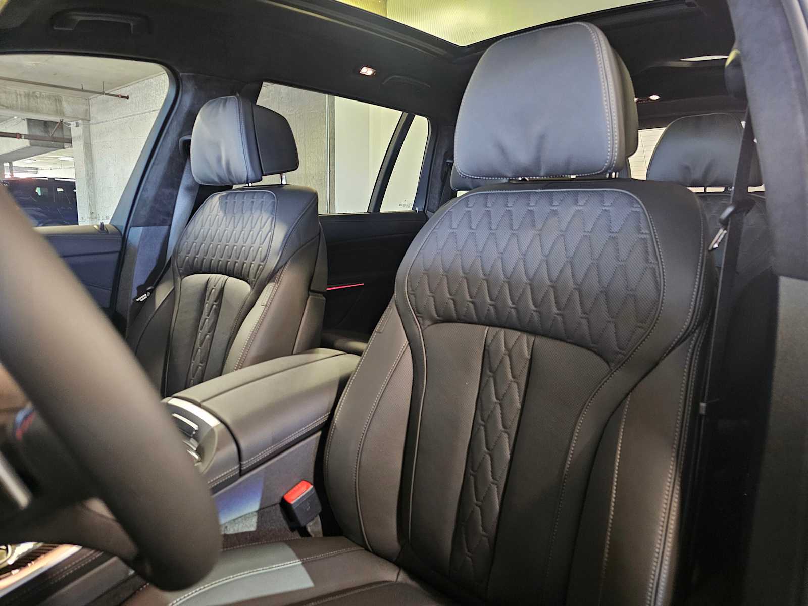 Thumbnail: 2026 BMW X7 - 34