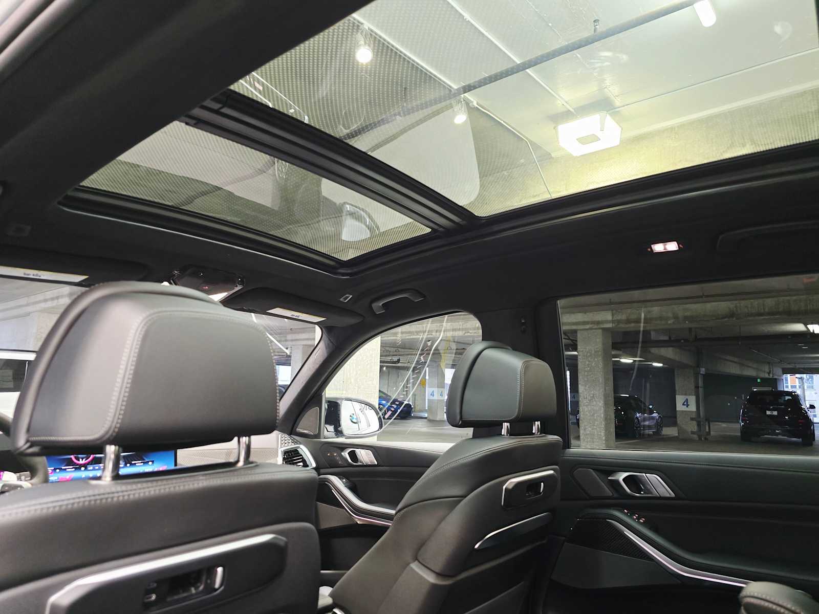 Thumbnail: 2026 BMW X7 - 26