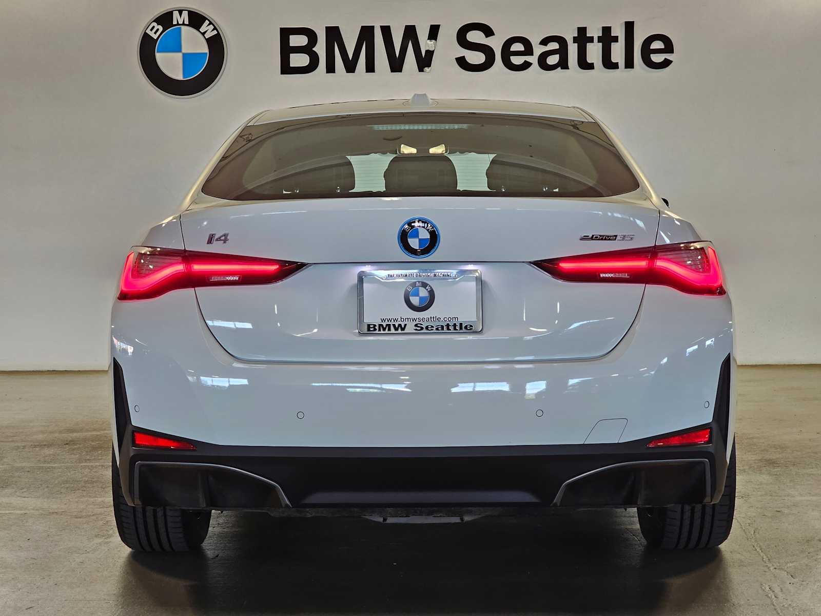 Thumbnail: 2023 BMW i4 - 5