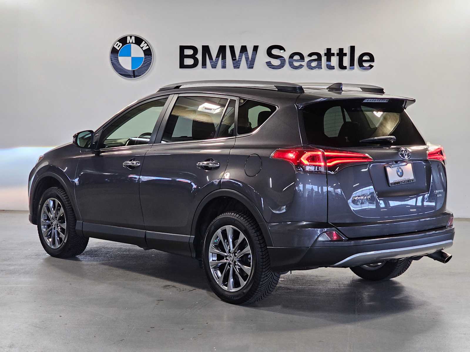 Thumbnail: 2018 Toyota RAV4 - 4