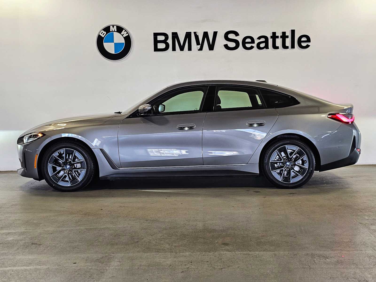 Thumbnail: 2023 BMW i4 - 3