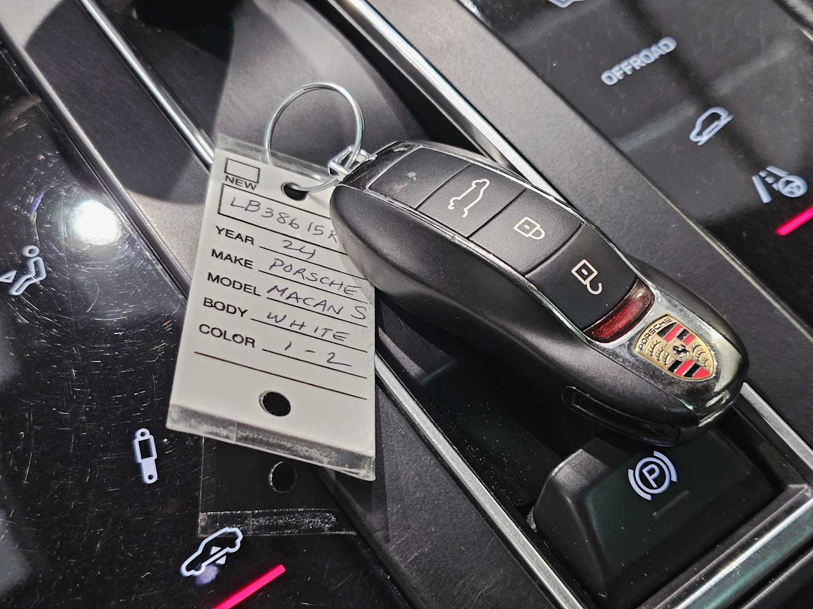 Thumbnail: 2024 Porsche Macan - 30