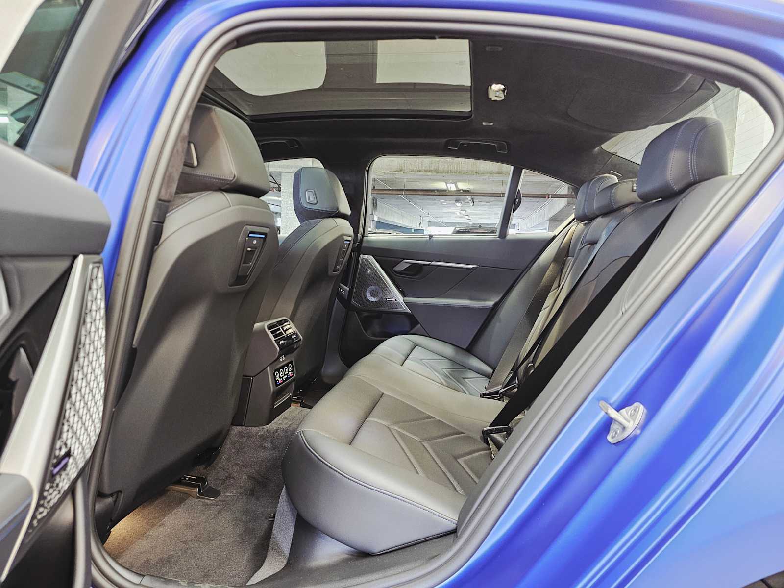 Thumbnail: 2025 BMW i5 - 25