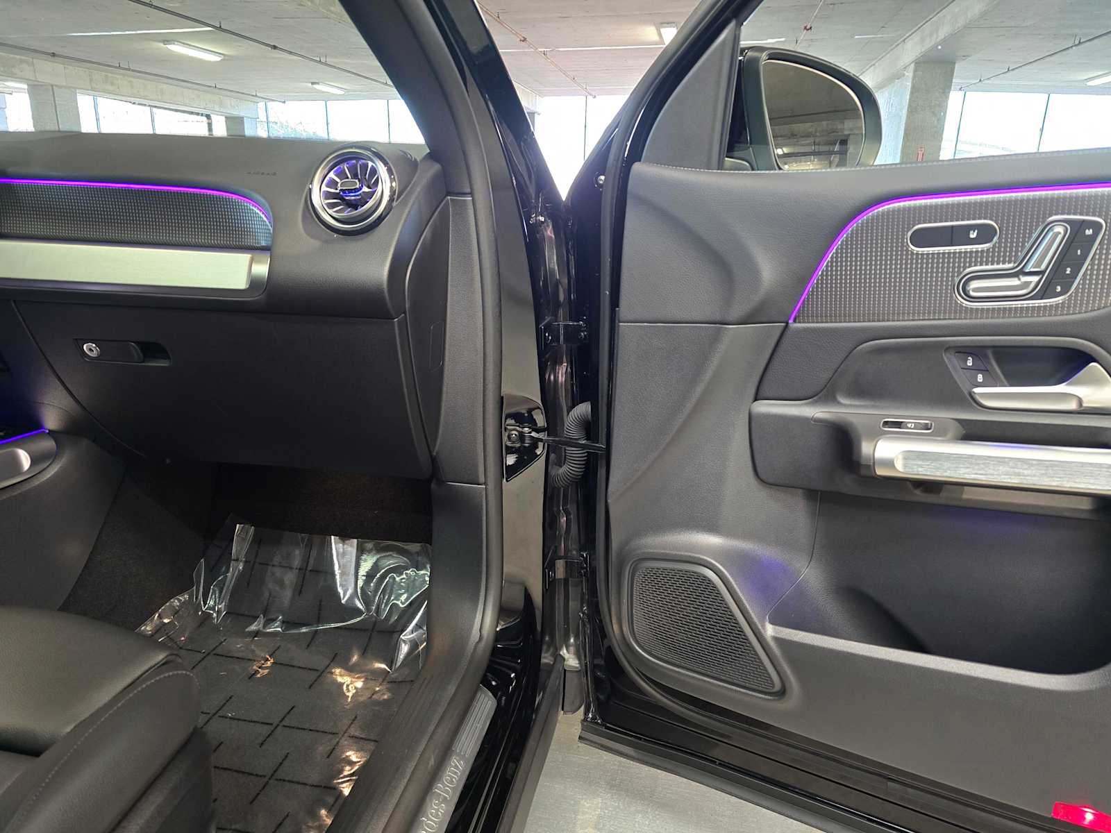 Thumbnail: 2023 Mercedes-Benz GLB - 31