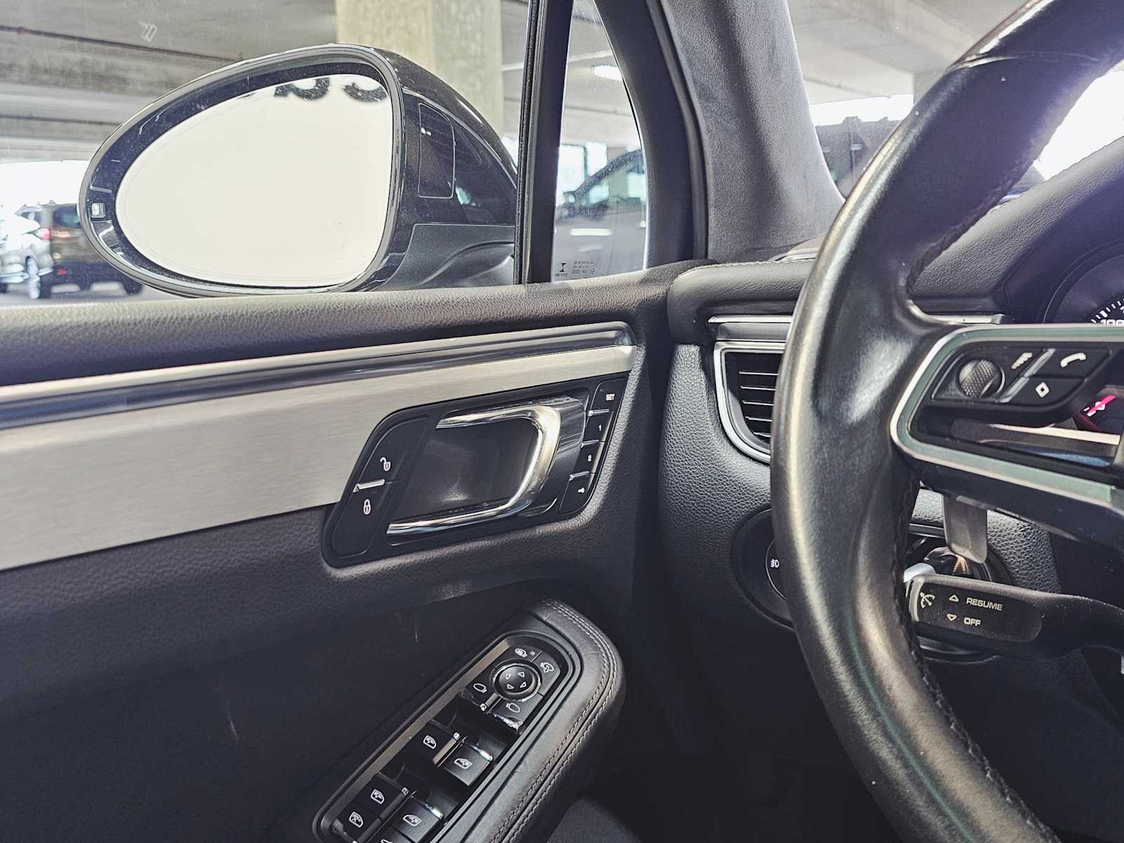 Thumbnail: 2016 Porsche Macan - 22