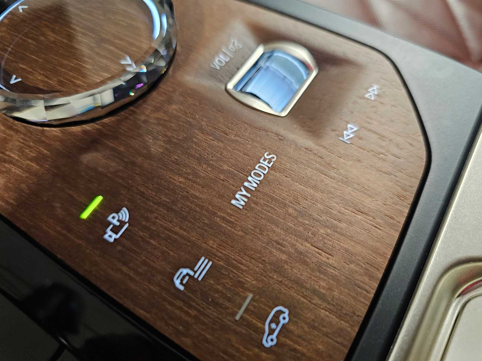 Thumbnail: 2023 BMW iX - 23