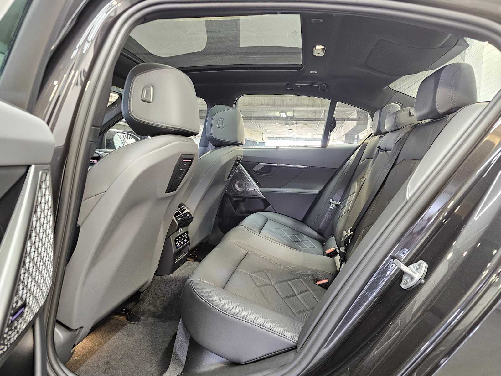 Thumbnail: 2026 BMW i5 - 25