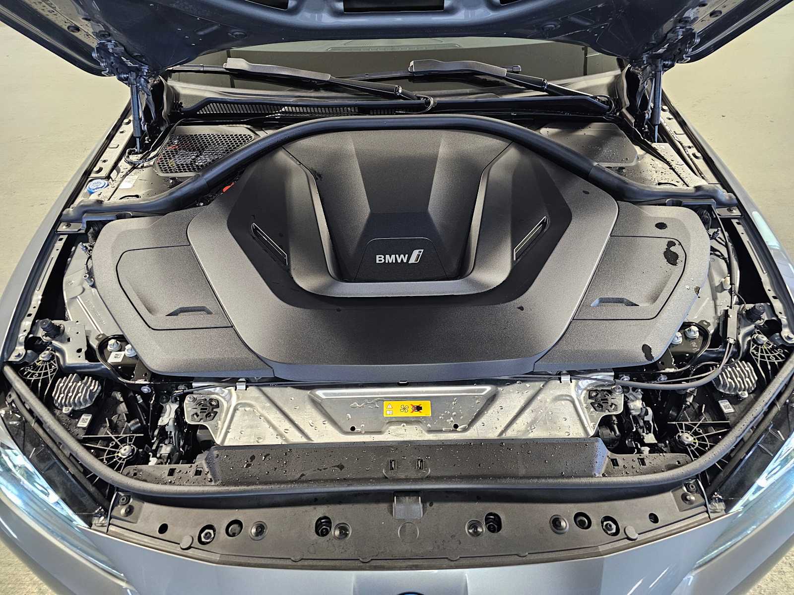 Thumbnail: 2023 BMW i4 - 9