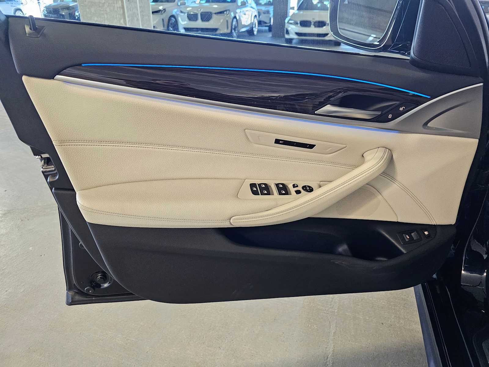 Thumbnail: 2023 BMW 5 Series - 31