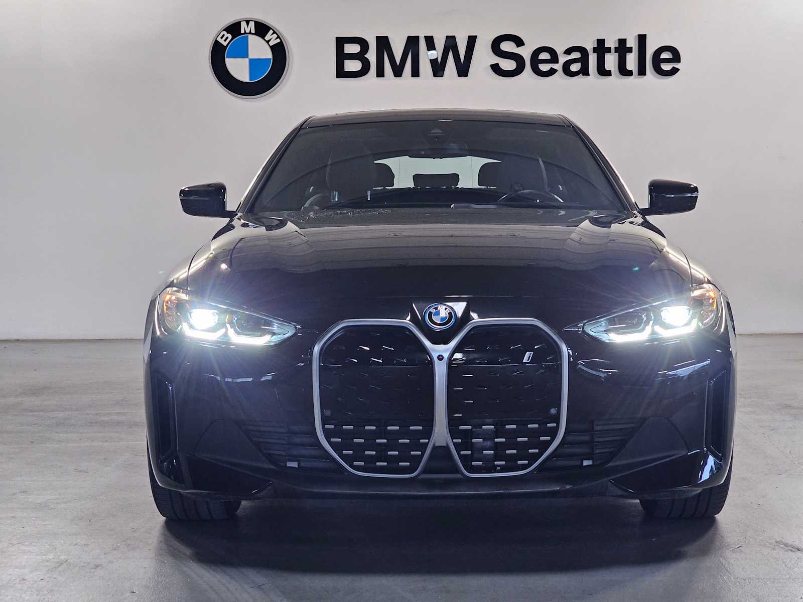 Thumbnail: 2023 BMW i4 - 6