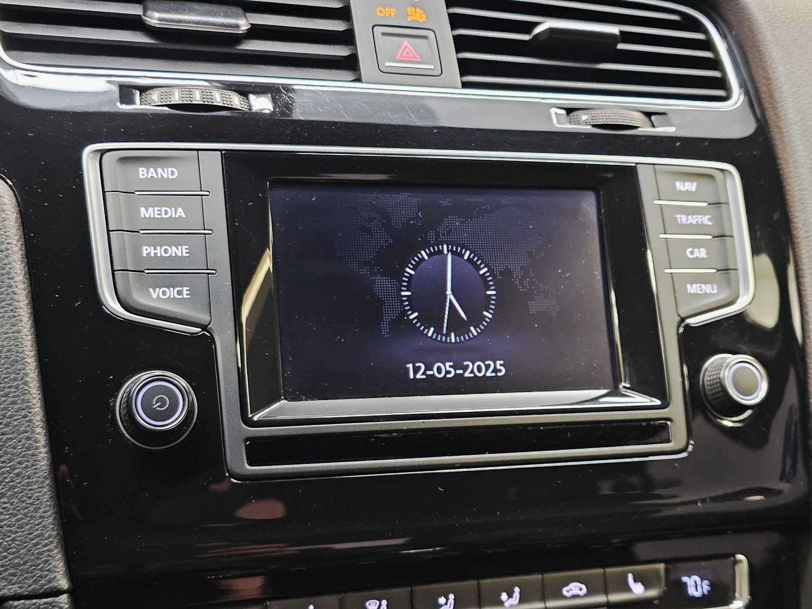 Thumbnail: 2015 Volkswagen Golf - 11