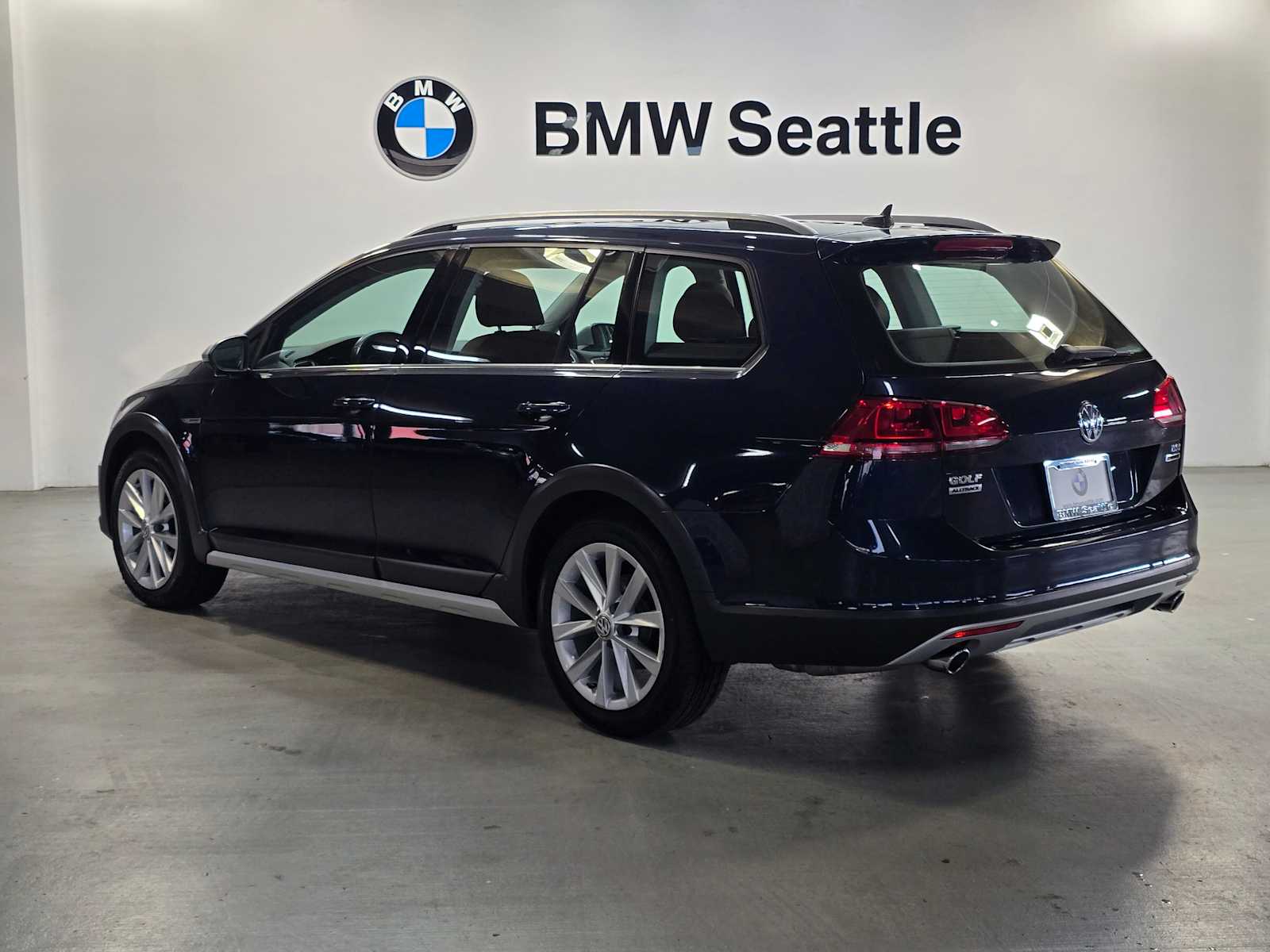 Thumbnail: 2017 Volkswagen Golf - 4