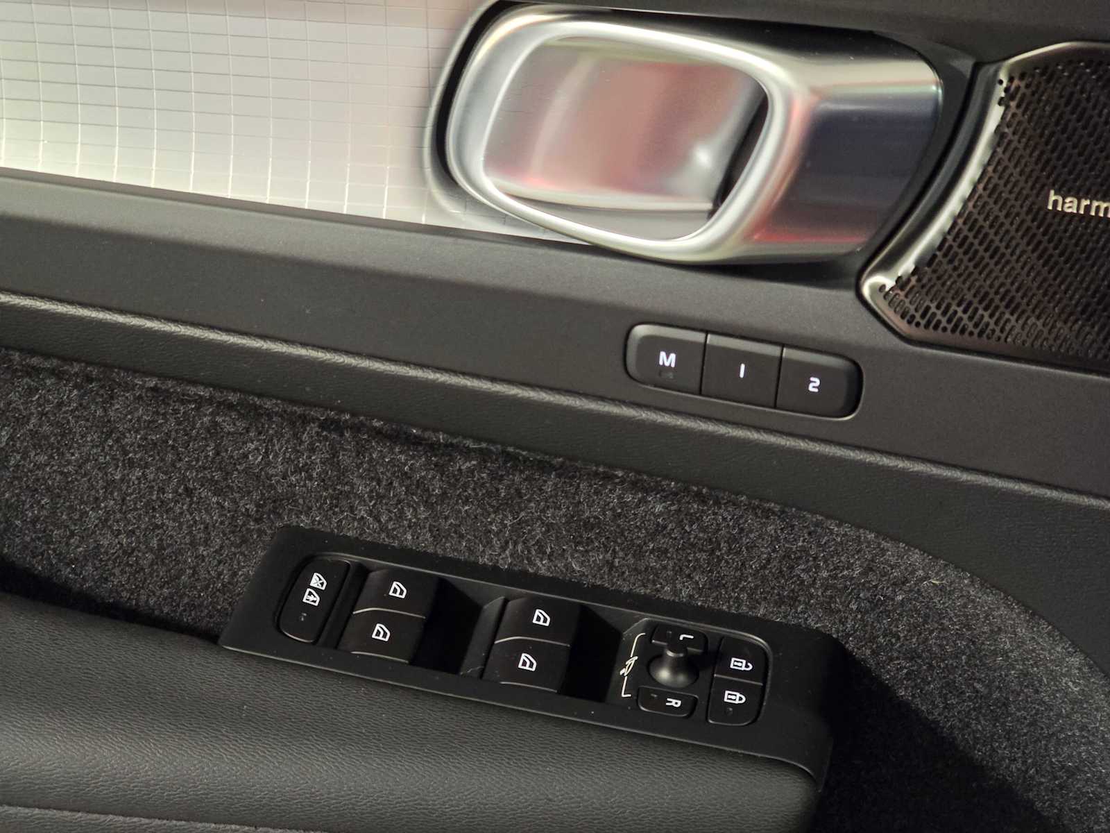 Thumbnail: 2019 Volvo XC40 - 23