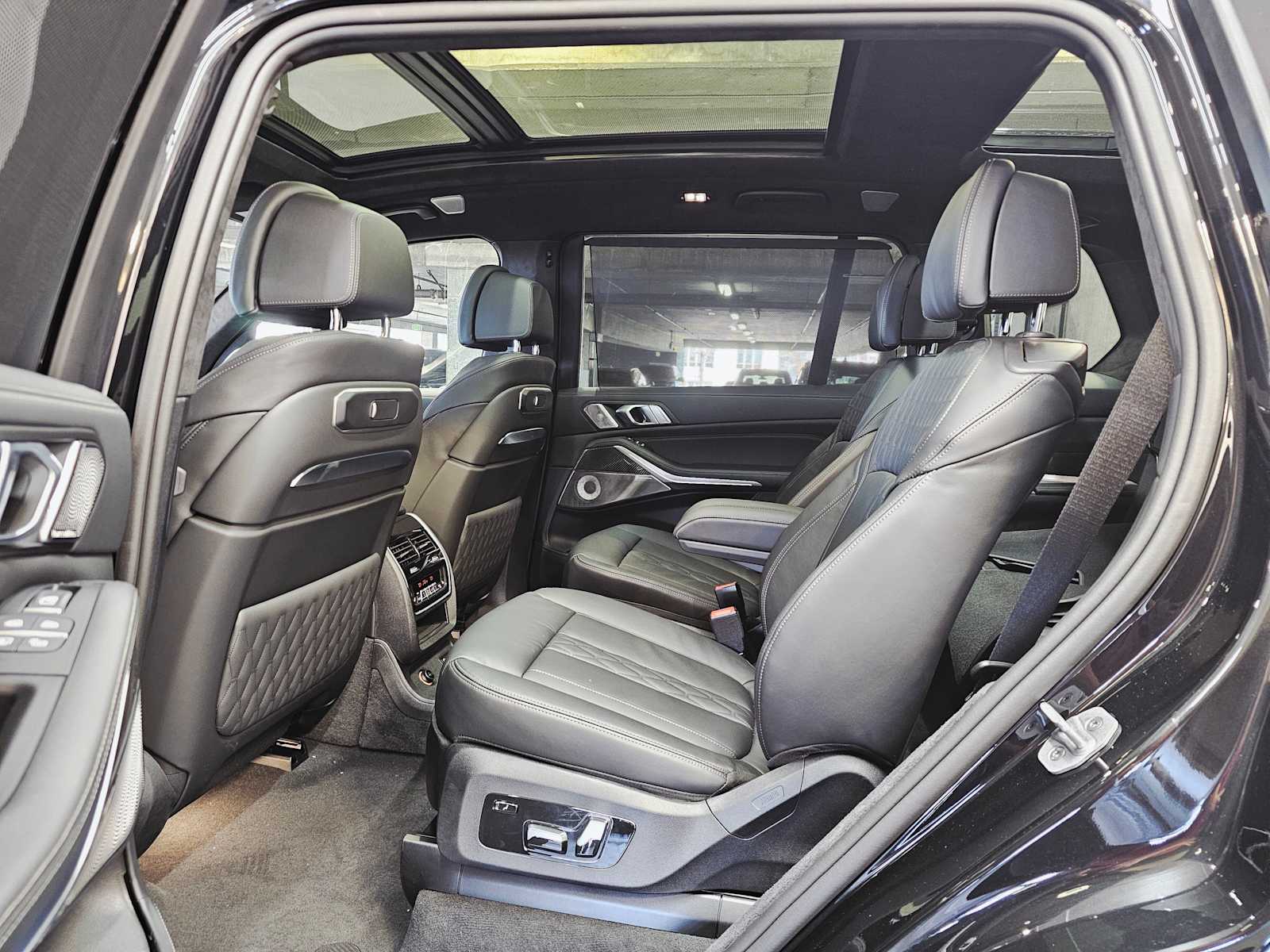 Thumbnail: 2026 BMW X7 - 25