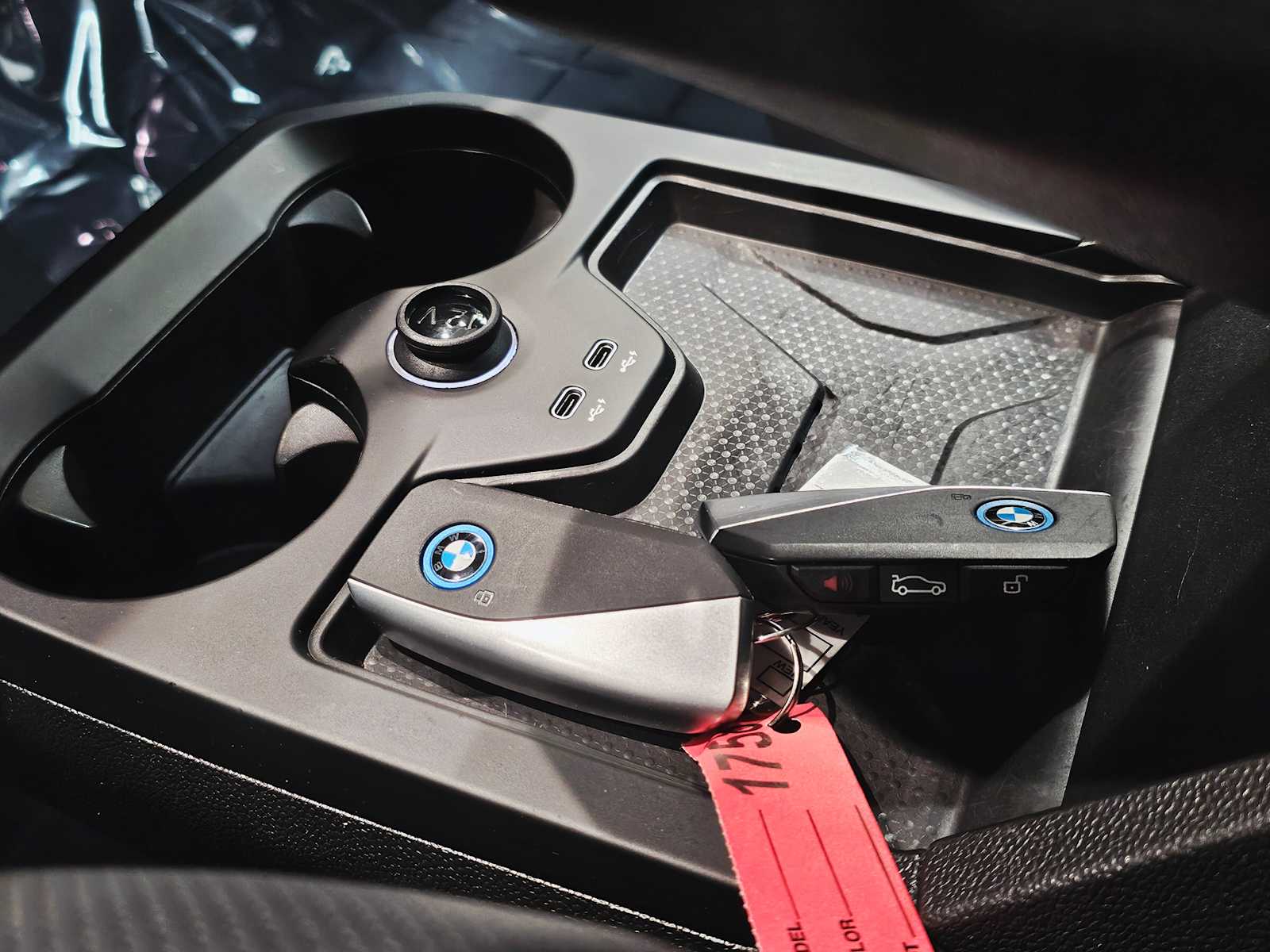 Thumbnail: 2023 BMW iX - 19