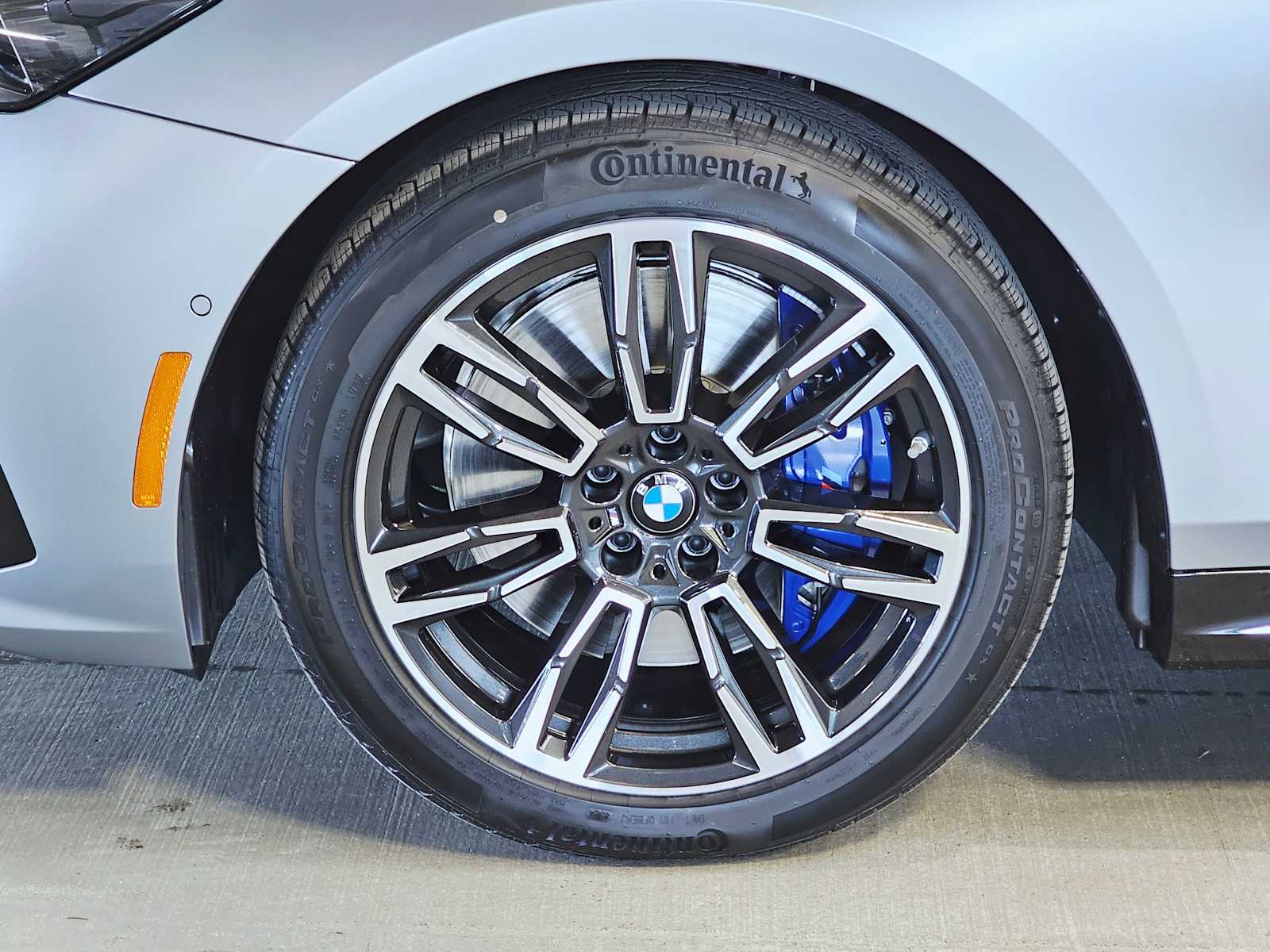 Thumbnail: 2026 BMW 5 Series - 8