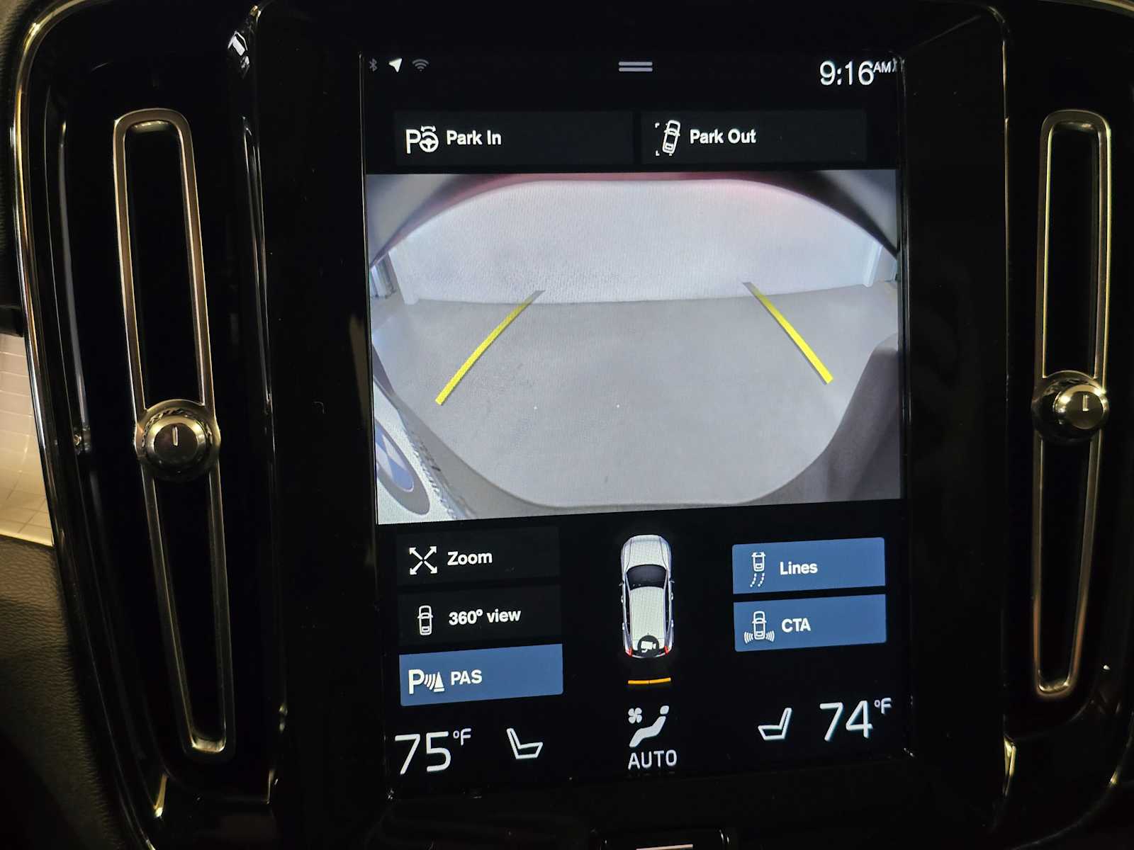 Thumbnail: 2019 Volvo XC40 - 17