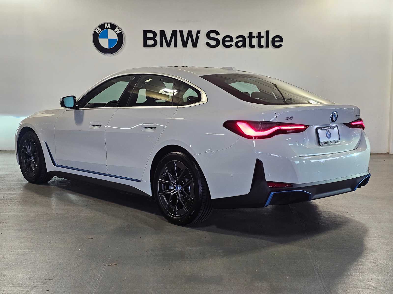 Thumbnail: 2023 BMW i4 - 4