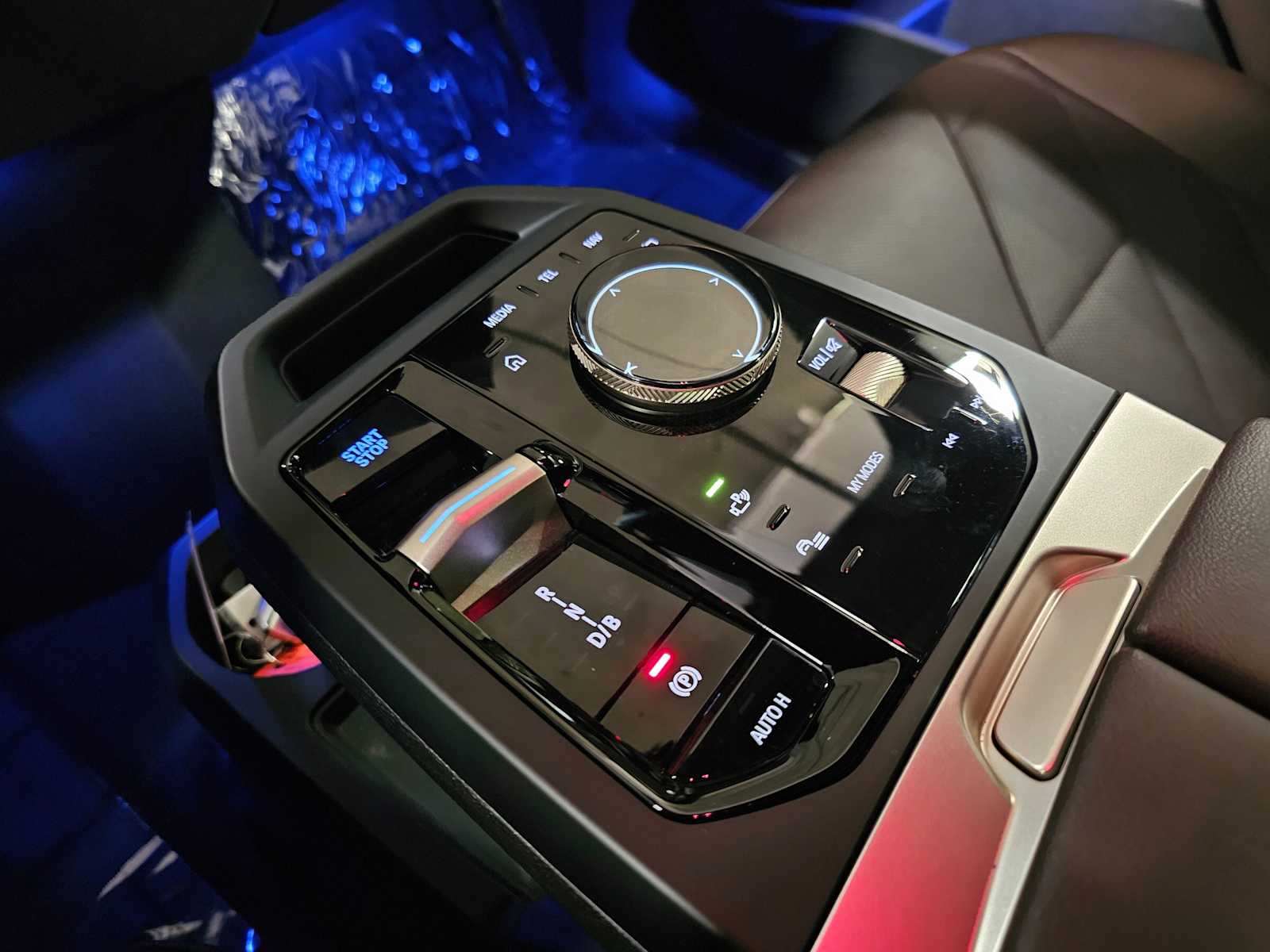 Thumbnail: 2024 BMW iX - 21