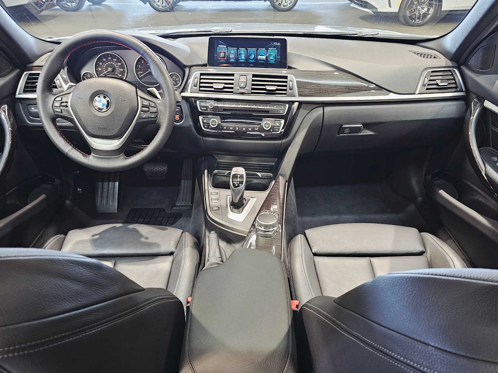 Thumbnail: 2017 BMW 3 Series - 10