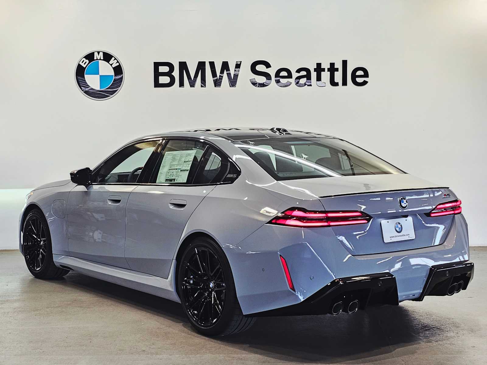 Thumbnail: 2026 BMW M5 - 4