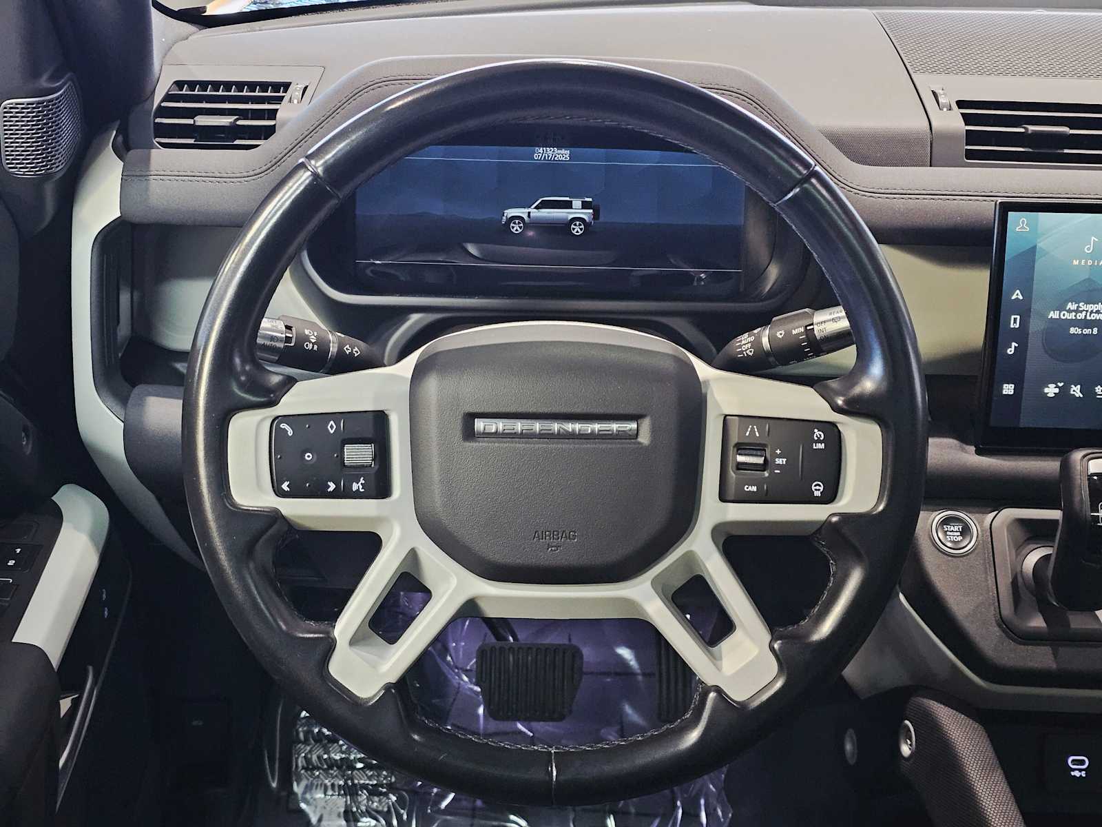 Thumbnail: 2022 Land Rover Defender - 11