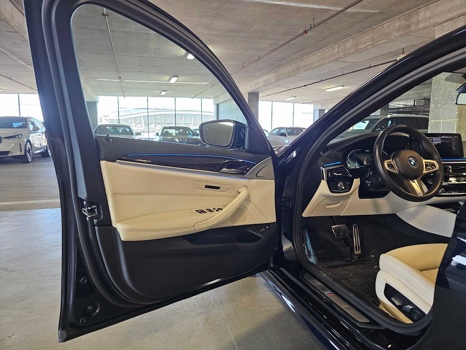 Thumbnail: 2023 BMW 5 Series - 32