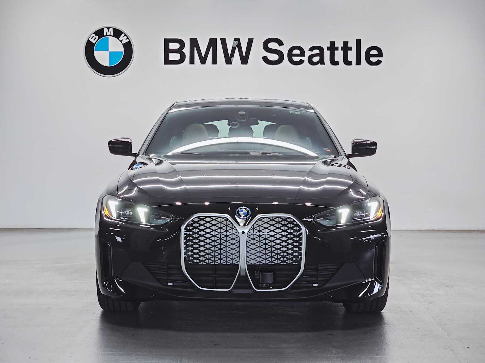 Thumbnail: 2025 BMW i4 - 6