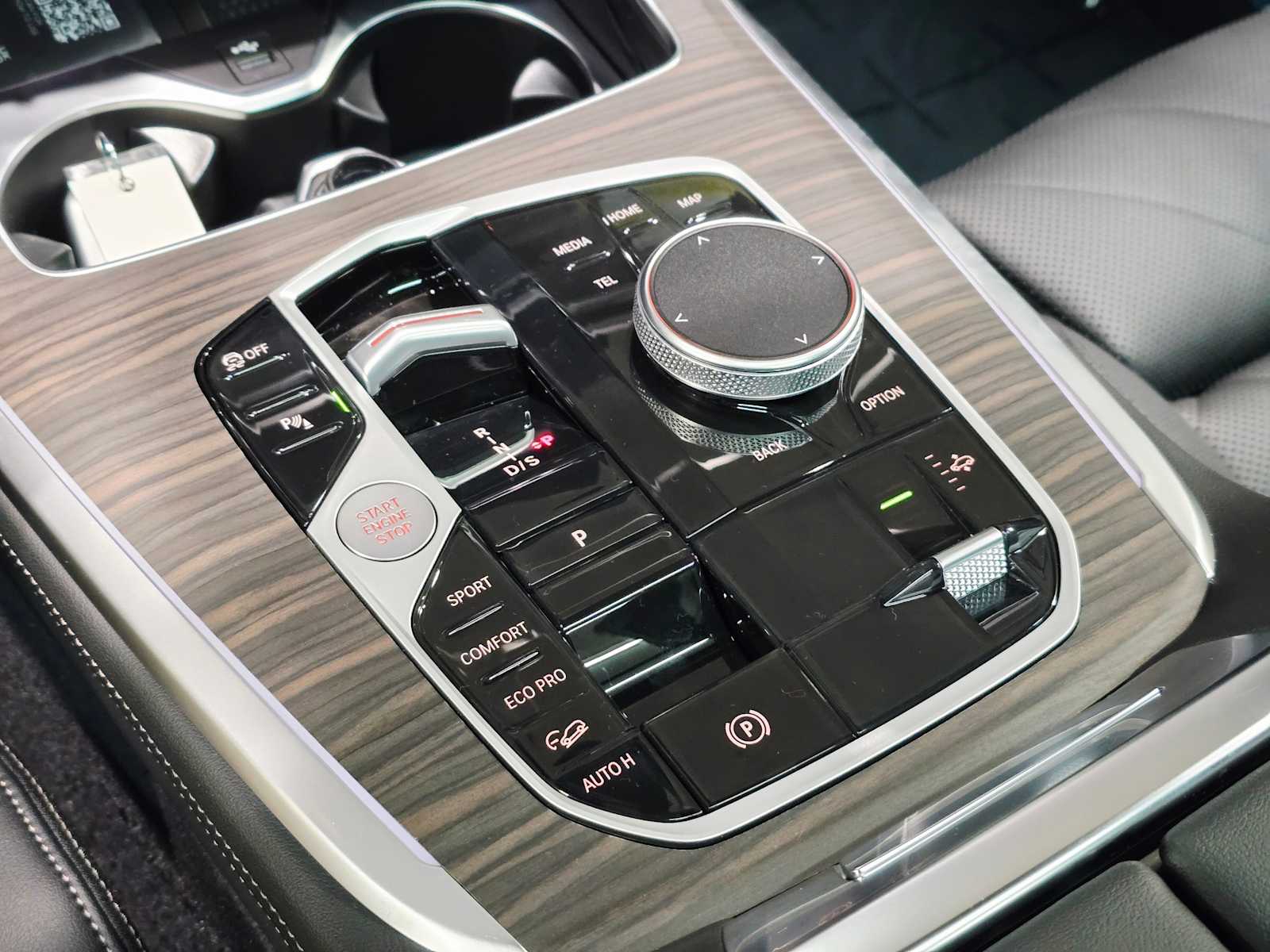Thumbnail: 2026 BMW X7 - 16