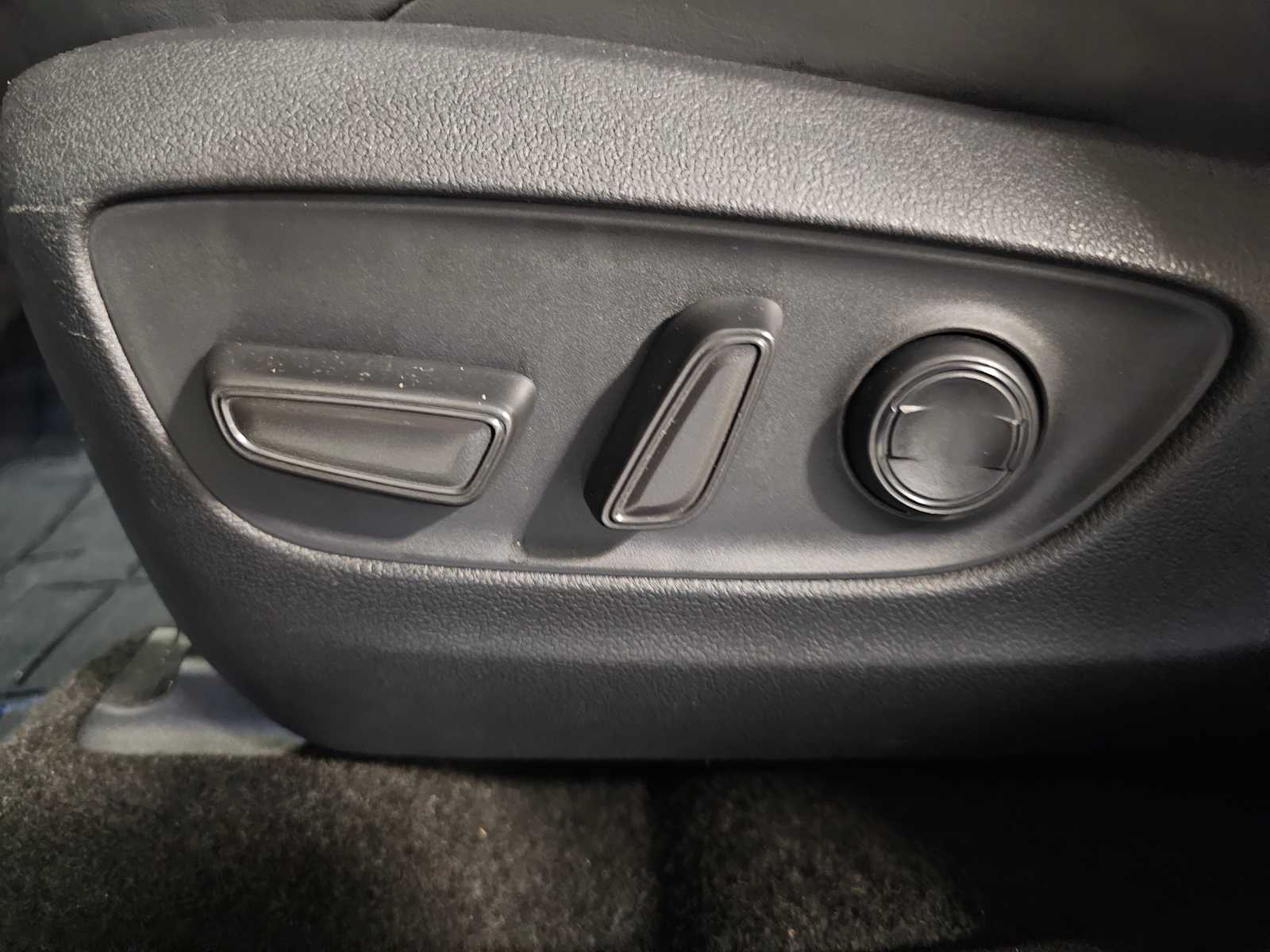 Thumbnail: 2021 Toyota RAV4 - 27