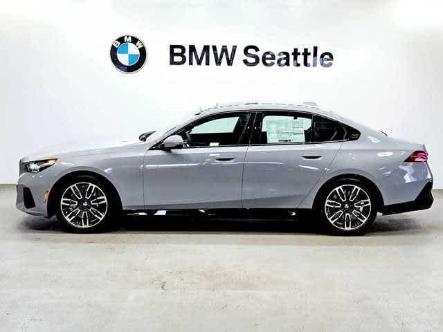 Thumbnail: 2025 BMW 5 Series - 3