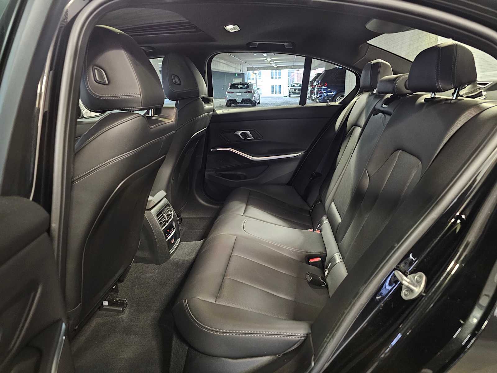 Thumbnail: 2025 BMW 3 Series - 36