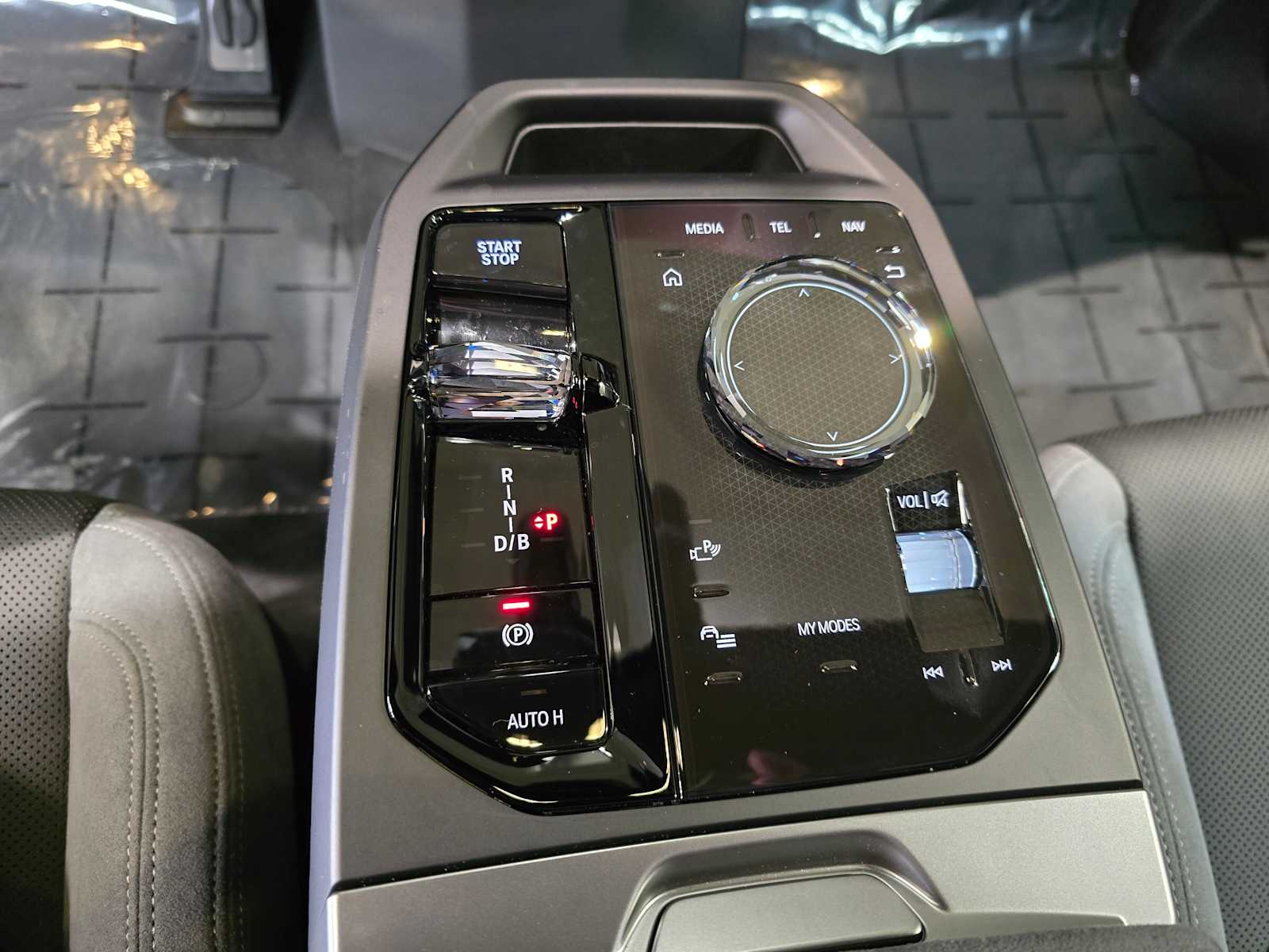 Thumbnail: 2026 BMW iX - 22