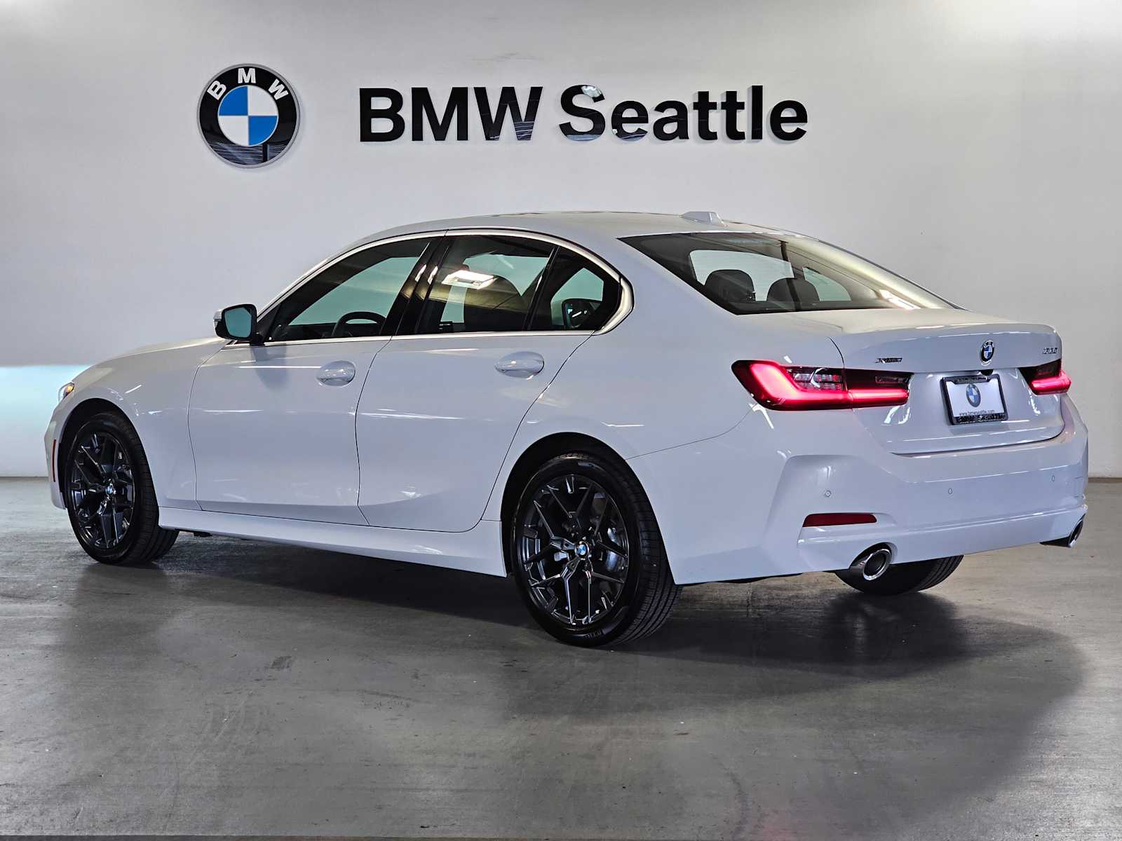 Thumbnail: 2025 BMW 3 Series - 4