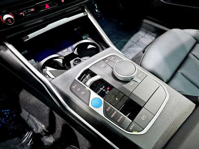 Thumbnail: 2025 BMW i4 - 17