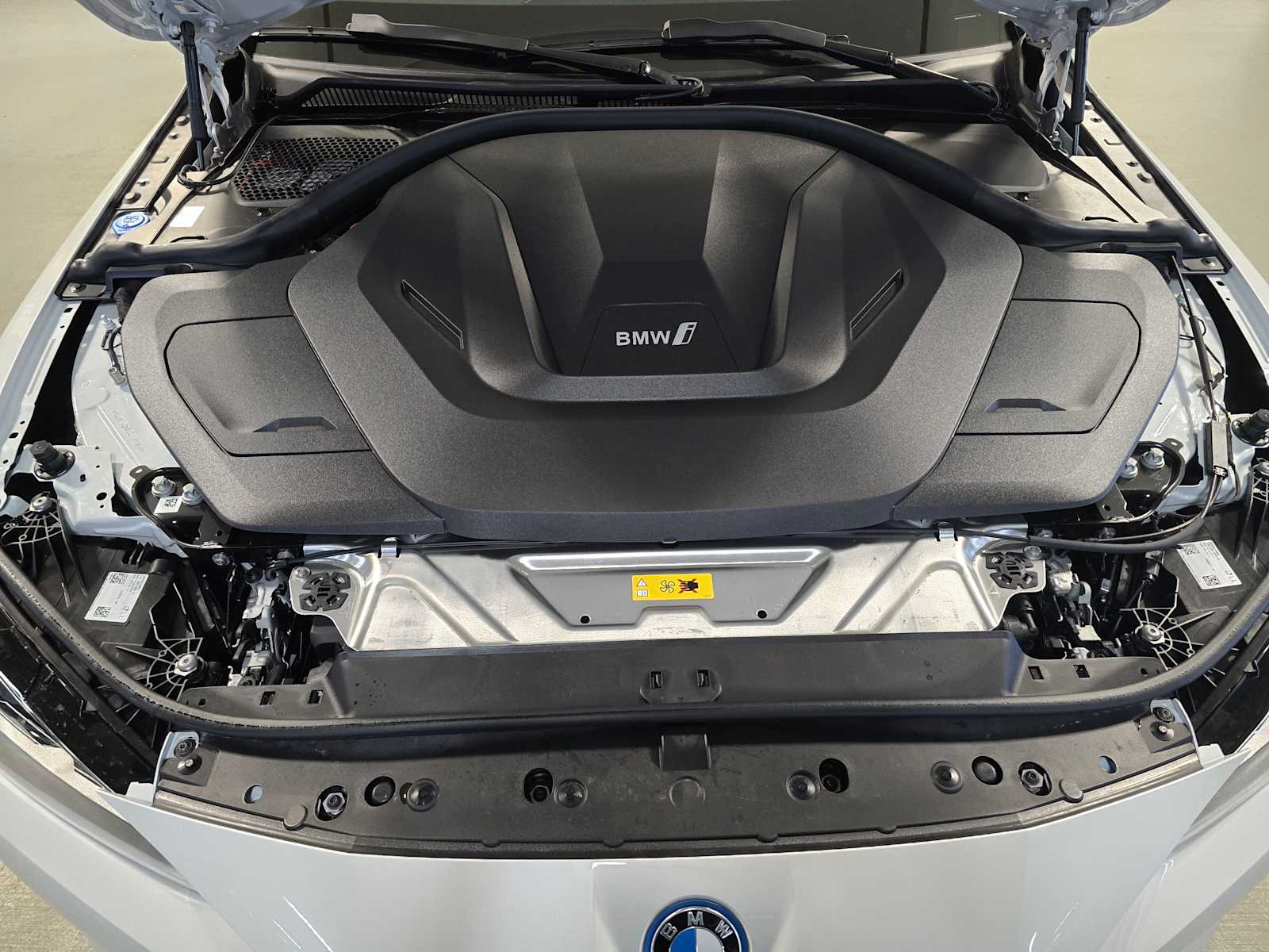 Thumbnail: 2025 BMW i4 - 9