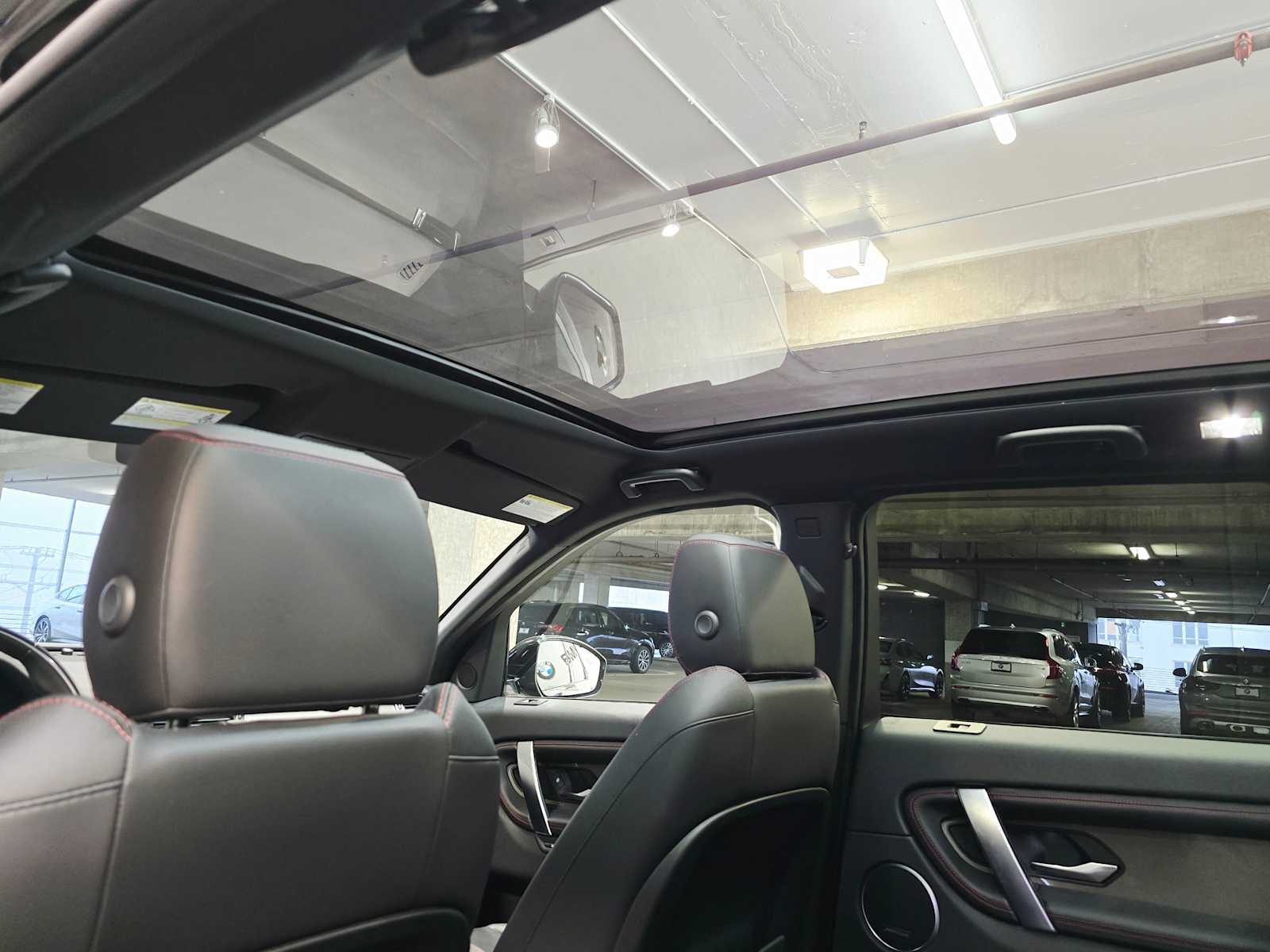 Thumbnail: 2020 Land Rover Discovery Sport - 25