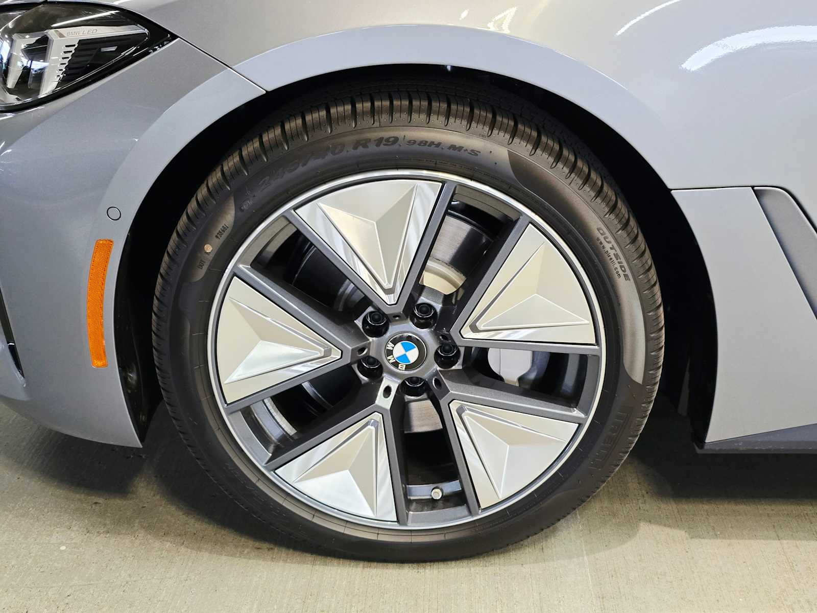 Thumbnail: 2026 BMW i4 - 8