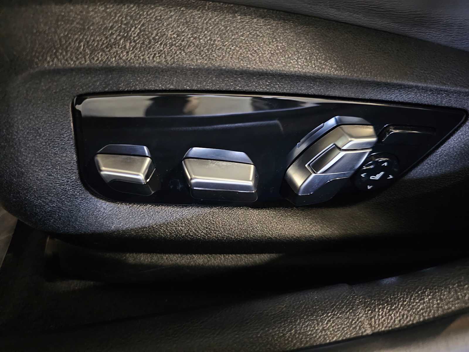 Thumbnail: 2021 BMW M5 - 28