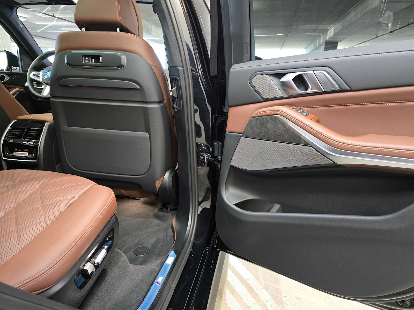 Thumbnail: 2026 BMW X7 - 29