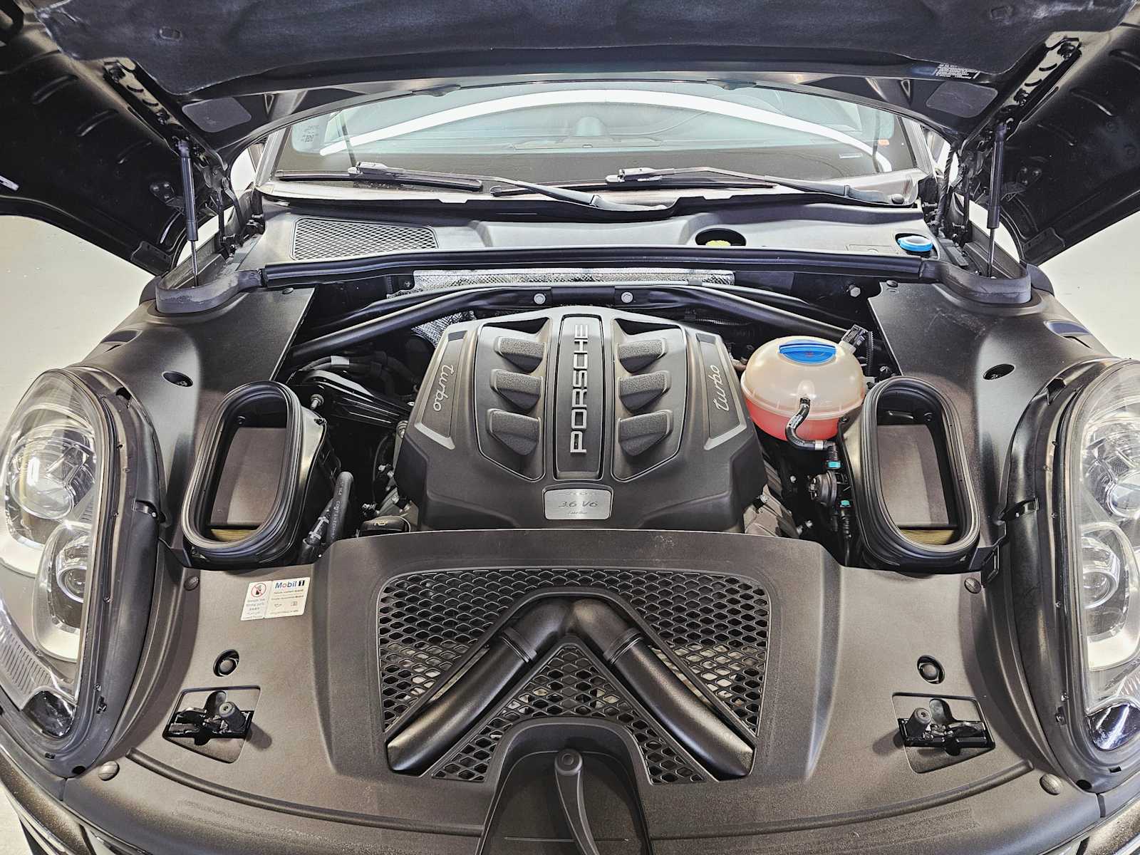 Thumbnail: 2016 Porsche Macan - 9