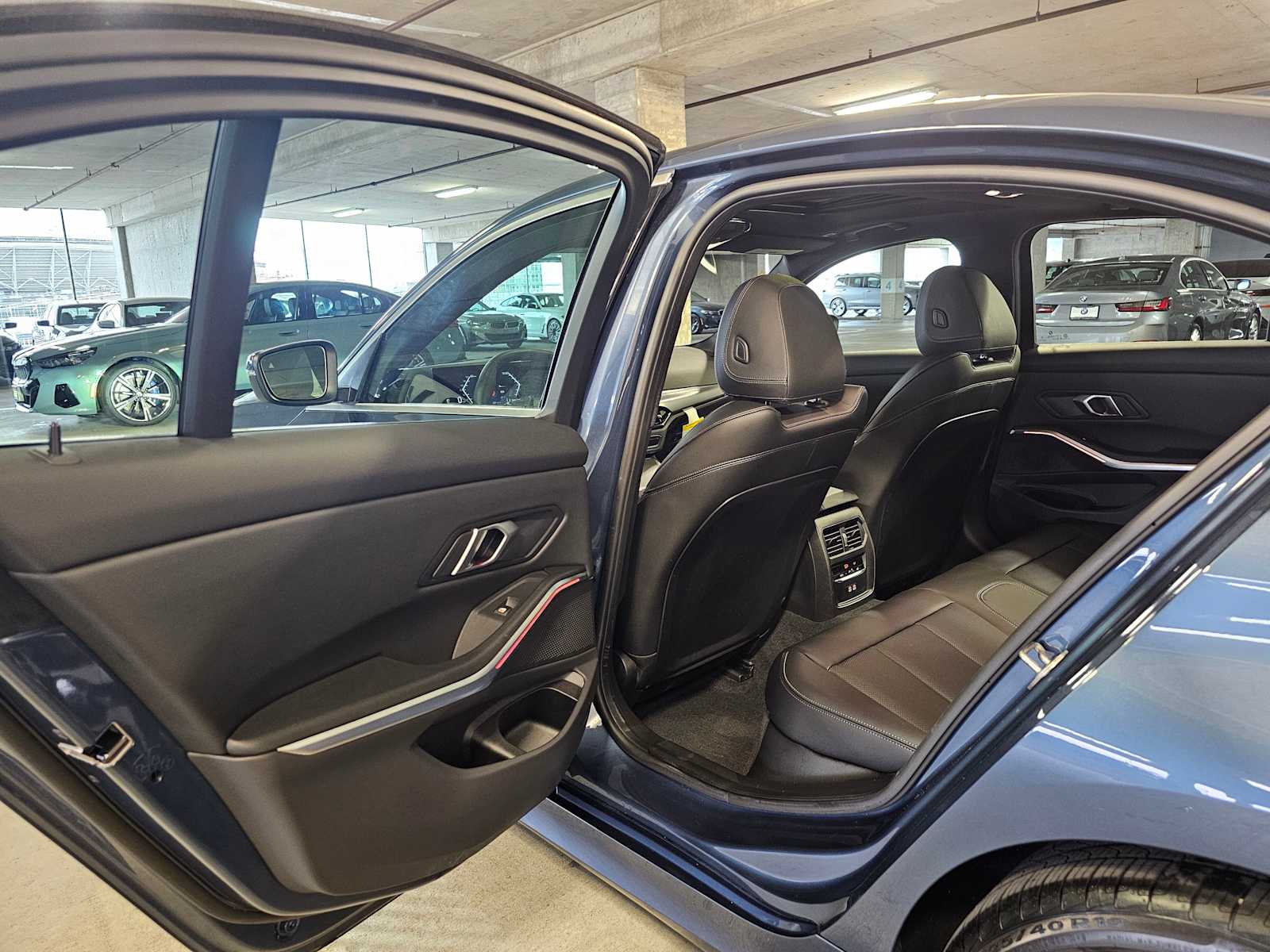 Thumbnail: 2025 BMW 3 Series - 37