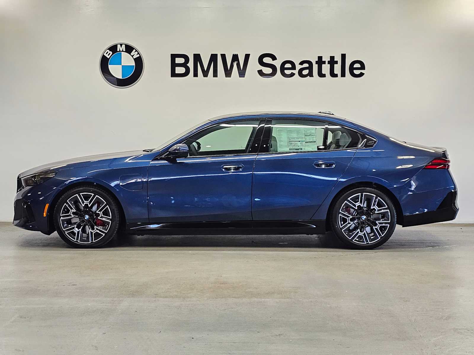 Thumbnail: 2026 BMW 5 Series - 3