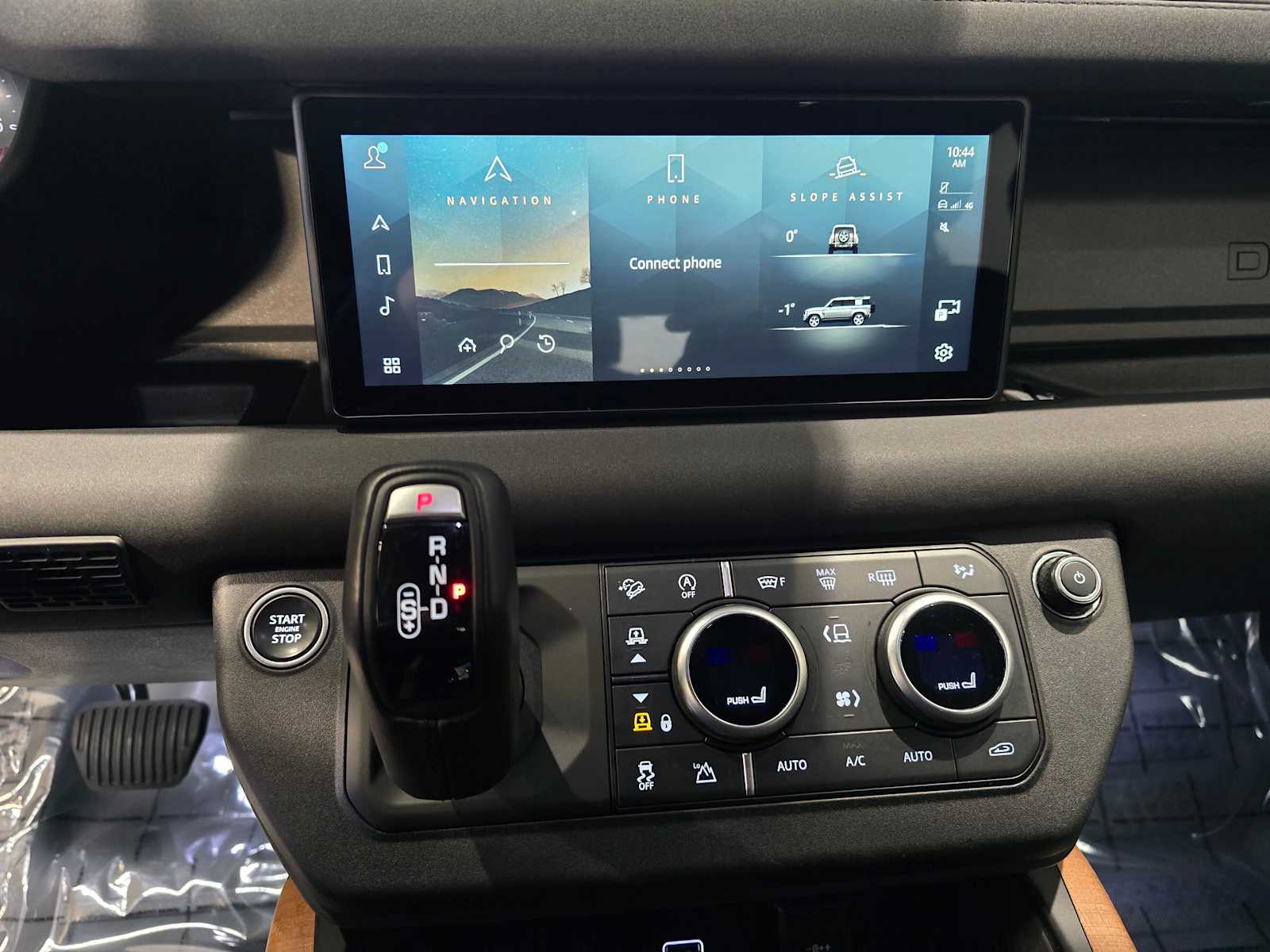 Thumbnail: 2023 Land Rover Defender - 14